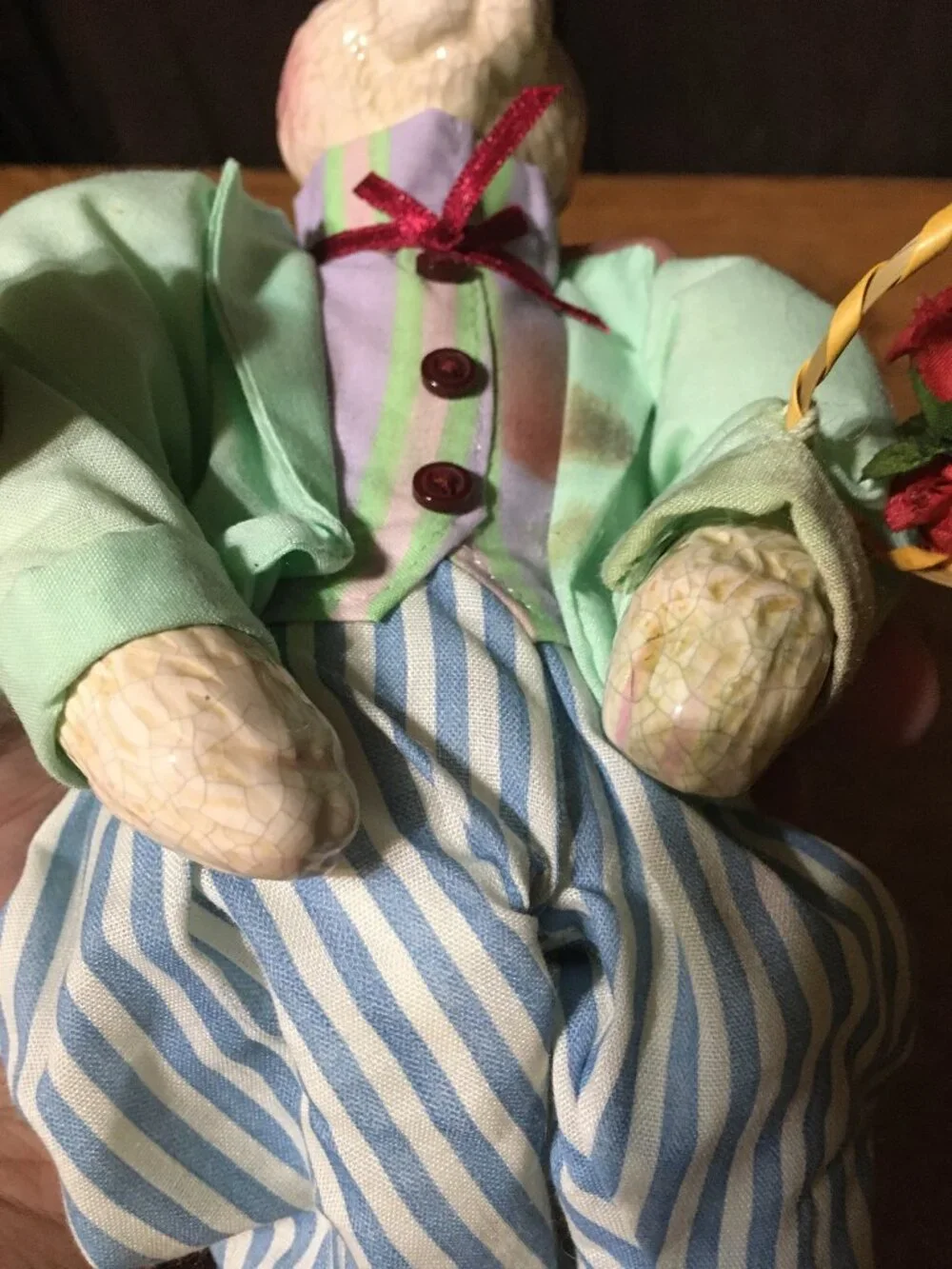 2002 AVON GIFT COLLECTION DAD BUNNY RABBIT SHELF SITTER HOLDING BASKET EASTER